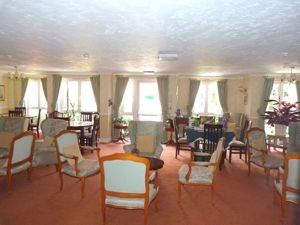 COMMUNAL LOUNGE- click for photo gallery